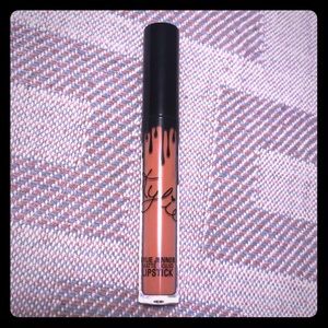Kylie Cosmetics Makeup - Kylie Jenner Matte Liquid Lipstick 💄 Kylie Cosmetics Makeup - Kylie Jenner Matte Liquid Lipstick 💄